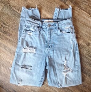 A&F Curve Love High Rise Distressed Super Skinny Ankle 25/0R